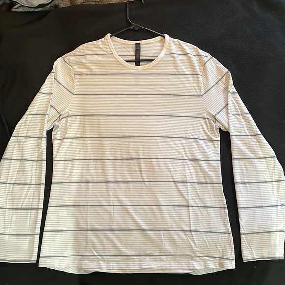 Lululemon 5 Year Basic Long Sleeve - Picture 4 of 7